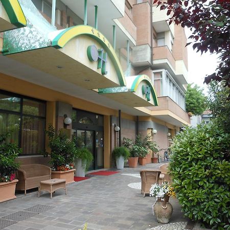 Hotel Rosa Del Deserto Castrocaro Terme Exterior photo