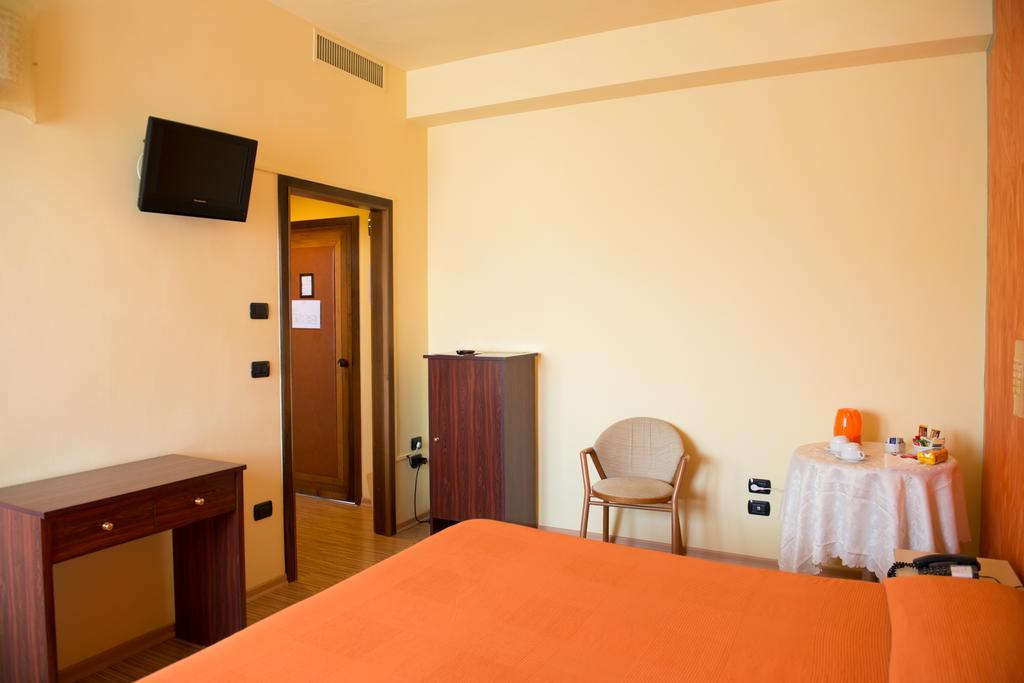 Hotel Rosa Del Deserto Castrocaro Terme Exterior photo