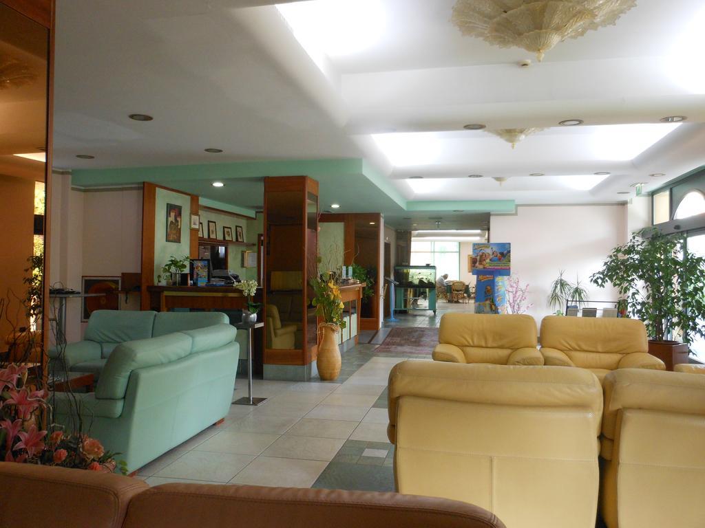 Hotel Rosa Del Deserto Castrocaro Terme Exterior photo