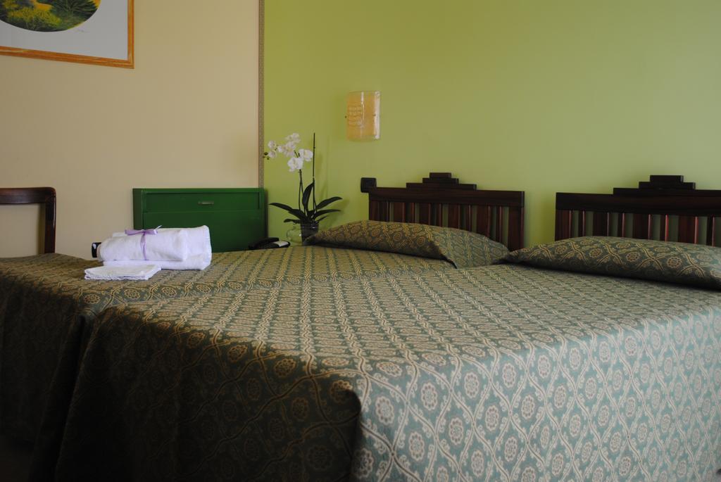 Hotel Rosa Del Deserto Castrocaro Terme Exterior photo