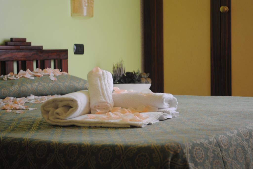 Hotel Rosa Del Deserto Castrocaro Terme Exterior photo