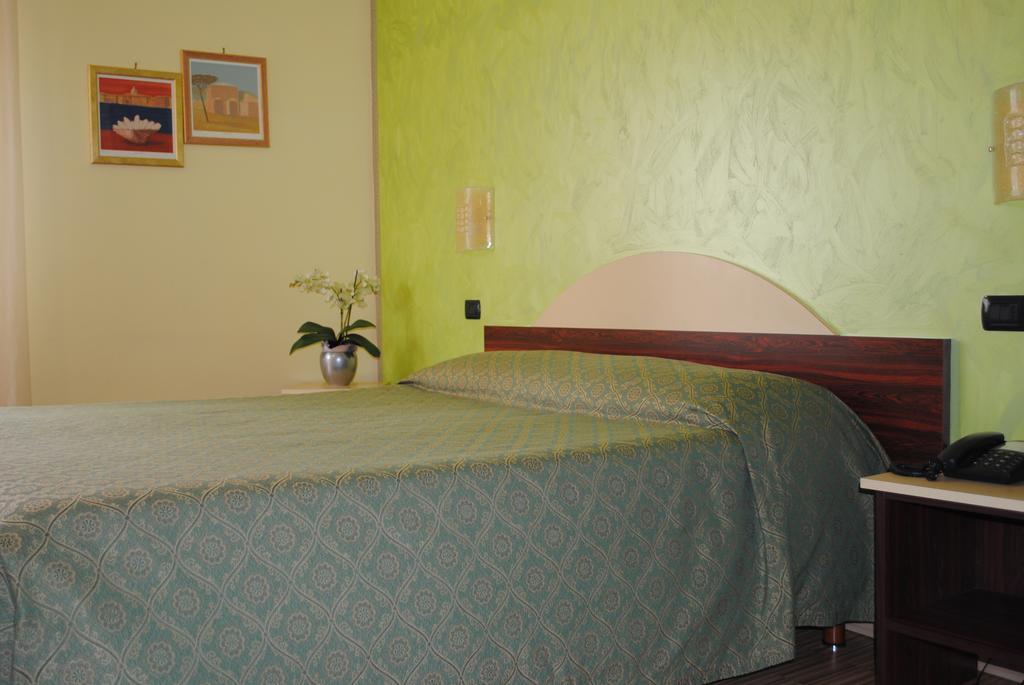 Hotel Rosa Del Deserto Castrocaro Terme Exterior photo