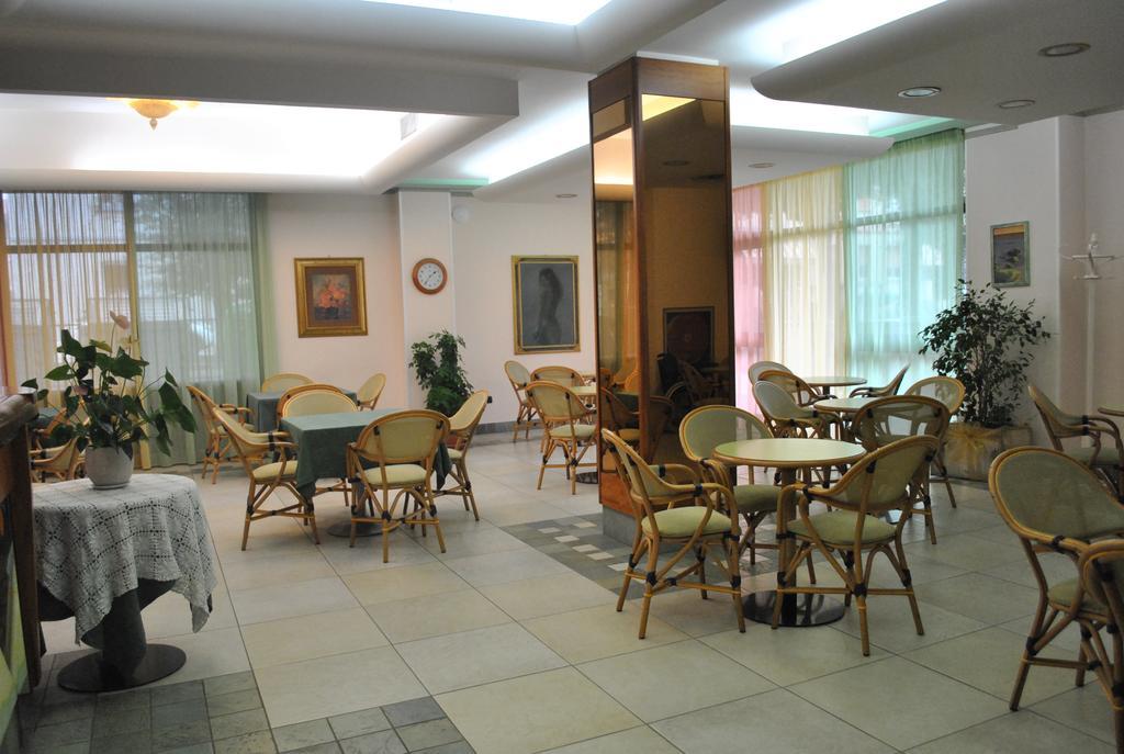 Hotel Rosa Del Deserto Castrocaro Terme Exterior photo