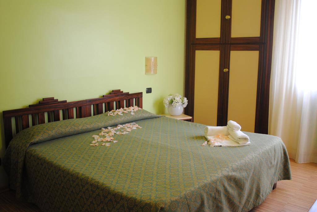 Hotel Rosa Del Deserto Castrocaro Terme Exterior photo