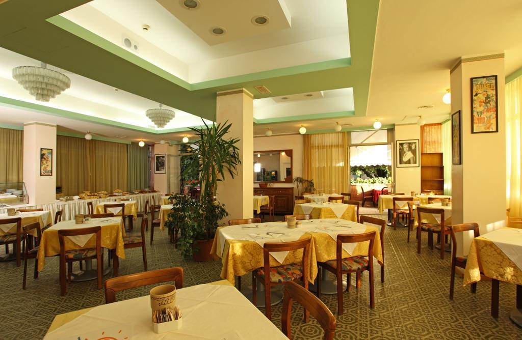 Hotel Rosa Del Deserto Castrocaro Terme Exterior photo
