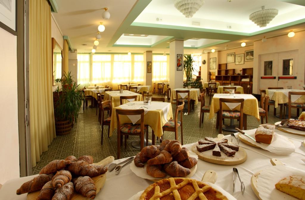 Hotel Rosa Del Deserto Castrocaro Terme Exterior photo