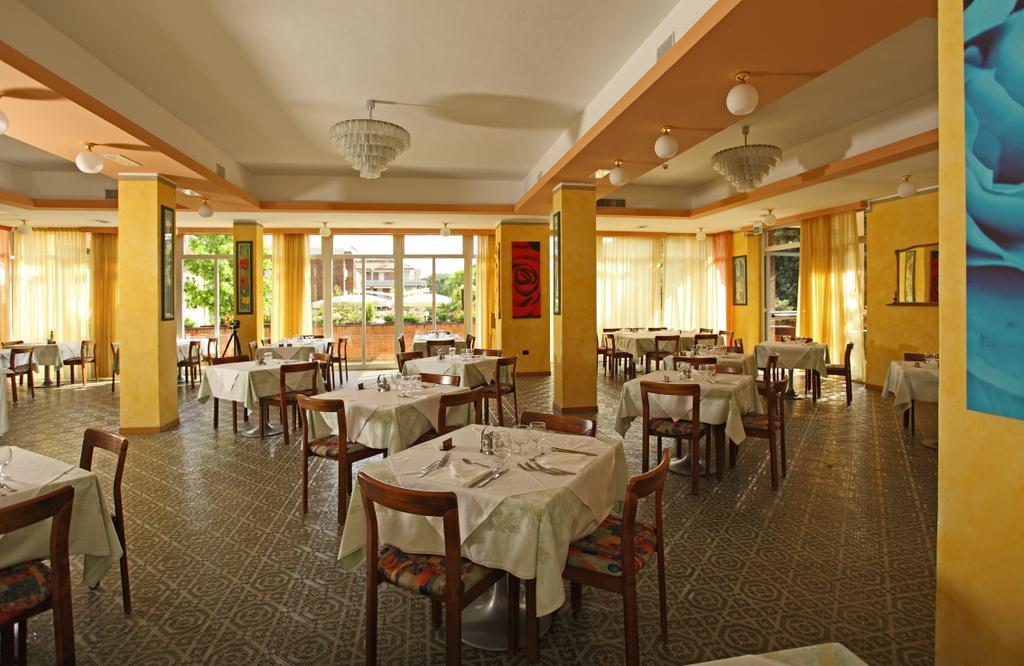 Hotel Rosa Del Deserto Castrocaro Terme Exterior photo